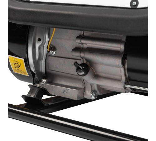 Генератор бензиновый KR3300 3.3кВт 230В 15л ручной стартер KRANZ KR-16-1133 Генератор бензиновый KR3300 3.3кВт 230В 15л ручной стартер KRANZ KR-16-1133